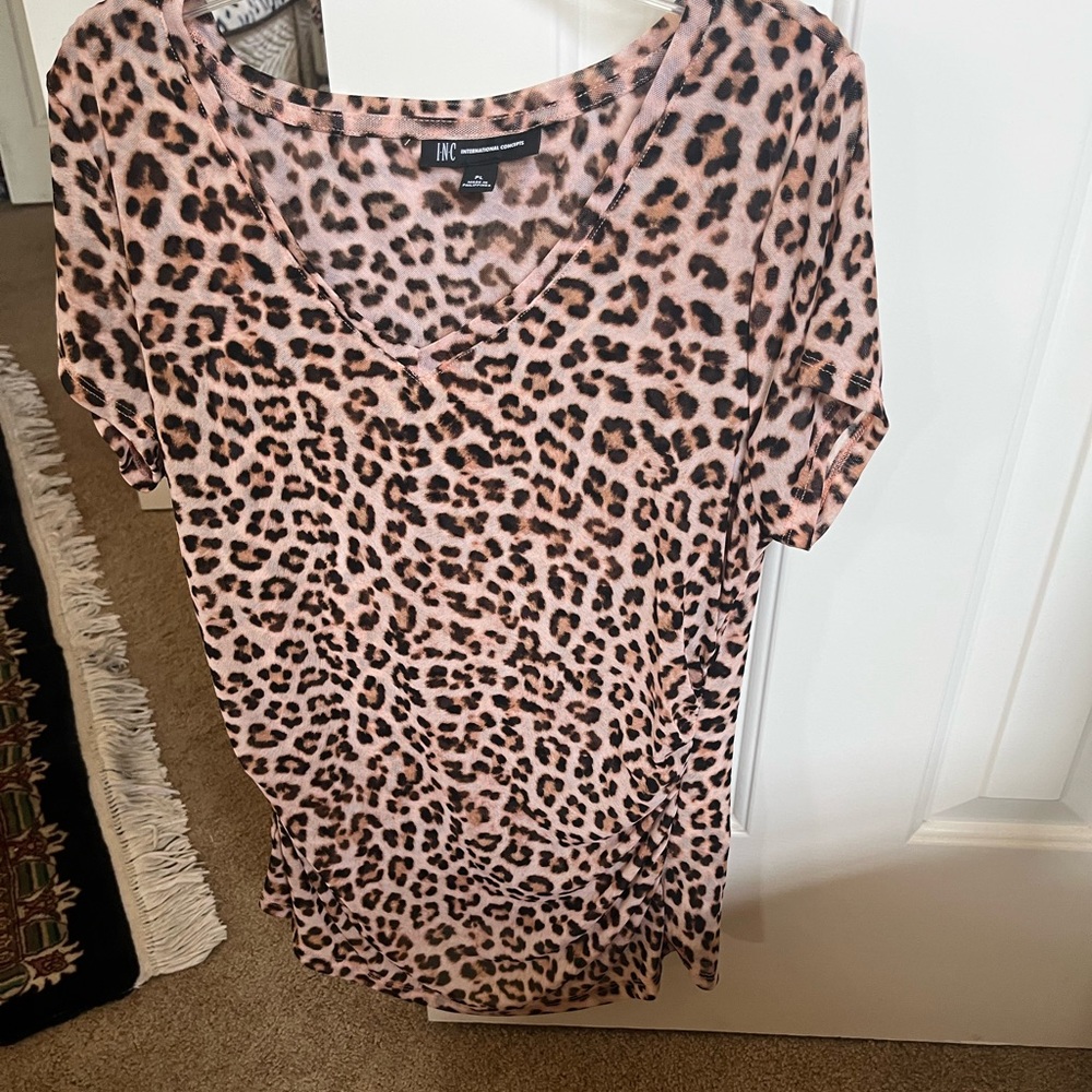 Leopard mesh ruched stomach top